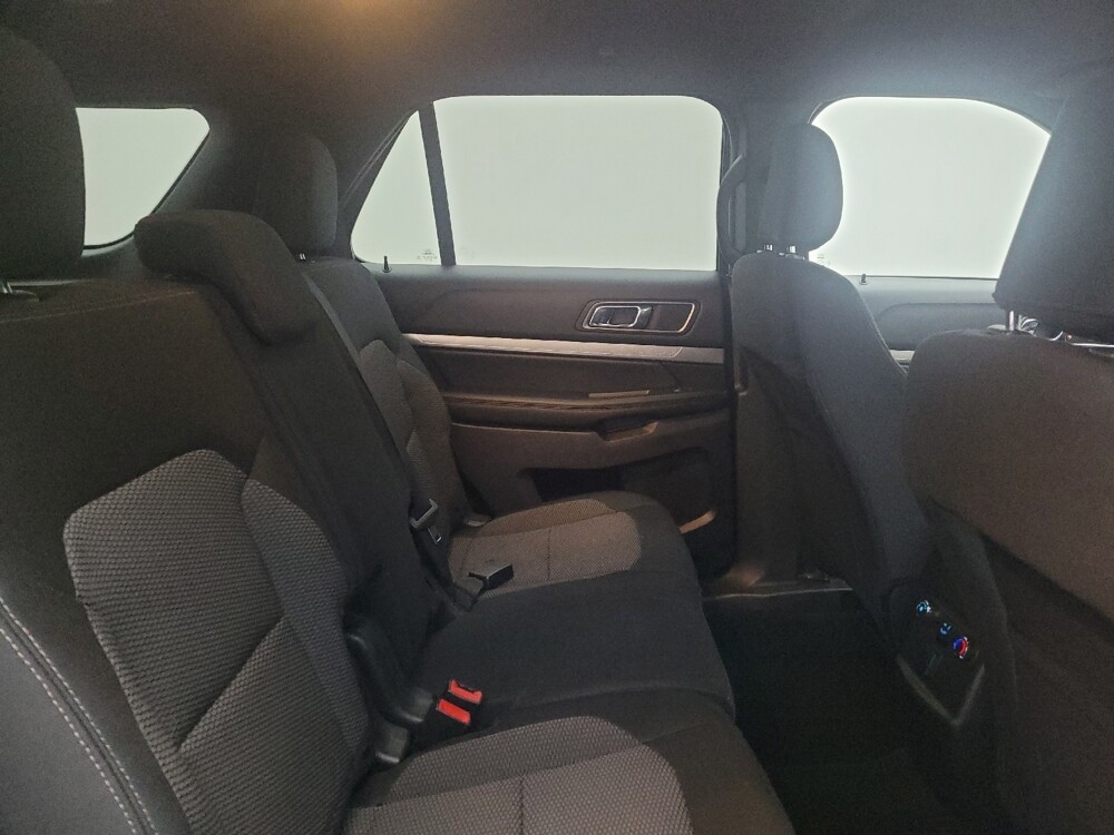 2019 Ford Explorer in Columbus, OH 43228 - 18111776 19