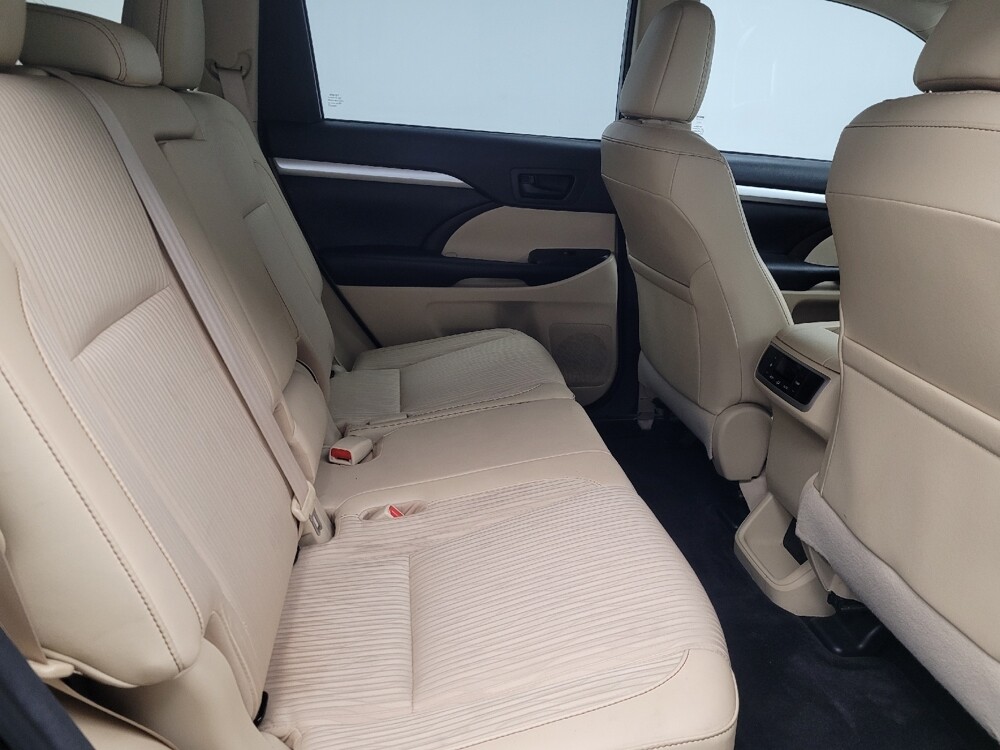 2018 Toyota Highlander in Memphis, TN 38115 - 18111777 19