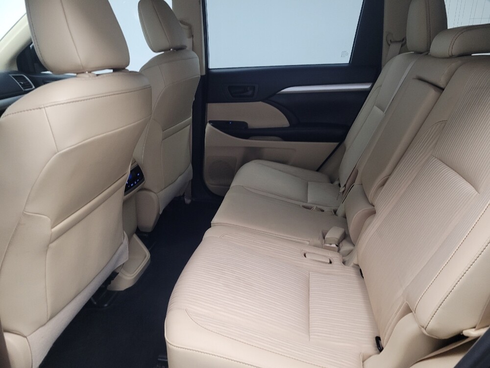 2018 Toyota Highlander in Memphis, TN 38115 - 18111777 18