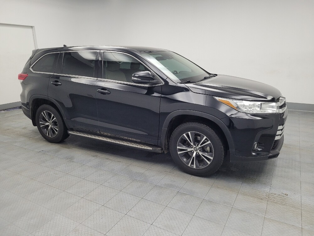 2018 Toyota Highlander in Memphis, TN 38115 - 18111777 11