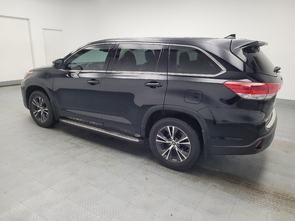 2018 Toyota Highlander in Memphis, TN 38115 - 18111777 3
