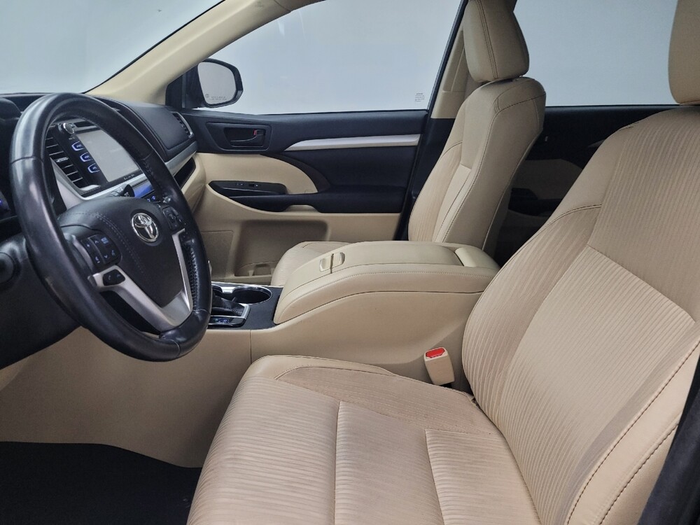 2018 Toyota Highlander in Memphis, TN 38115 - 18111777 17