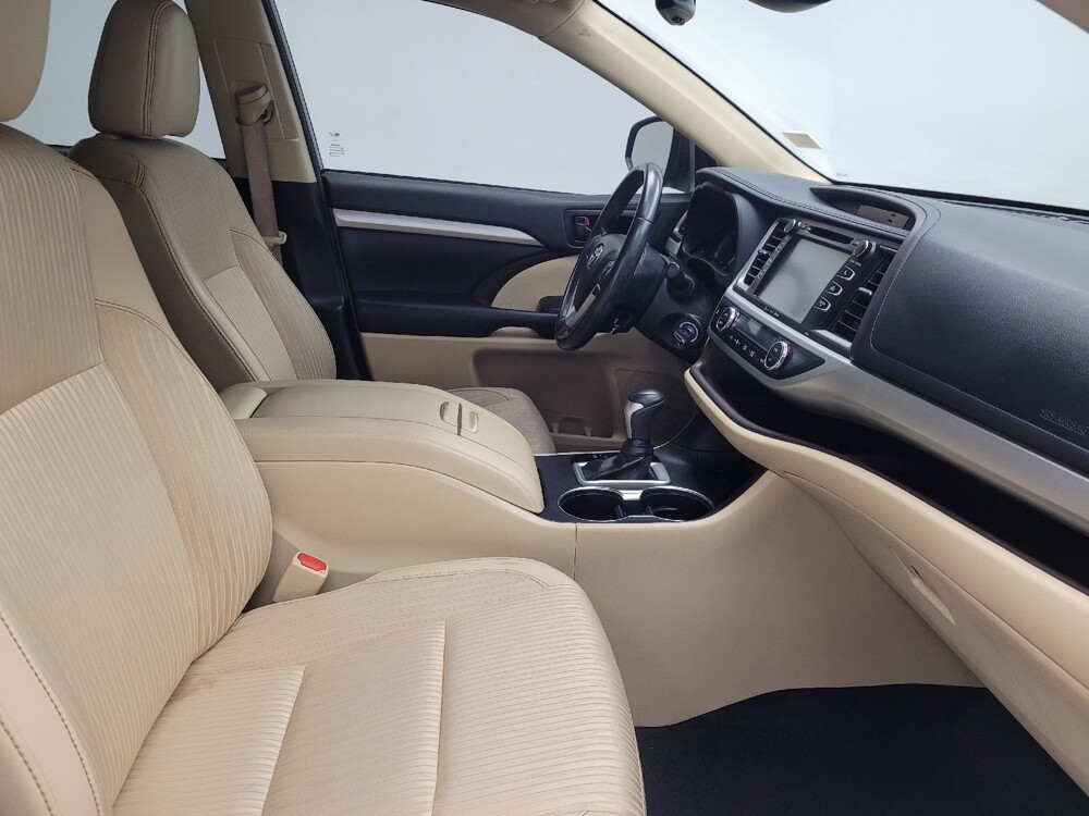 2018 Toyota Highlander in Memphis, TN 38115 - 18111777 21