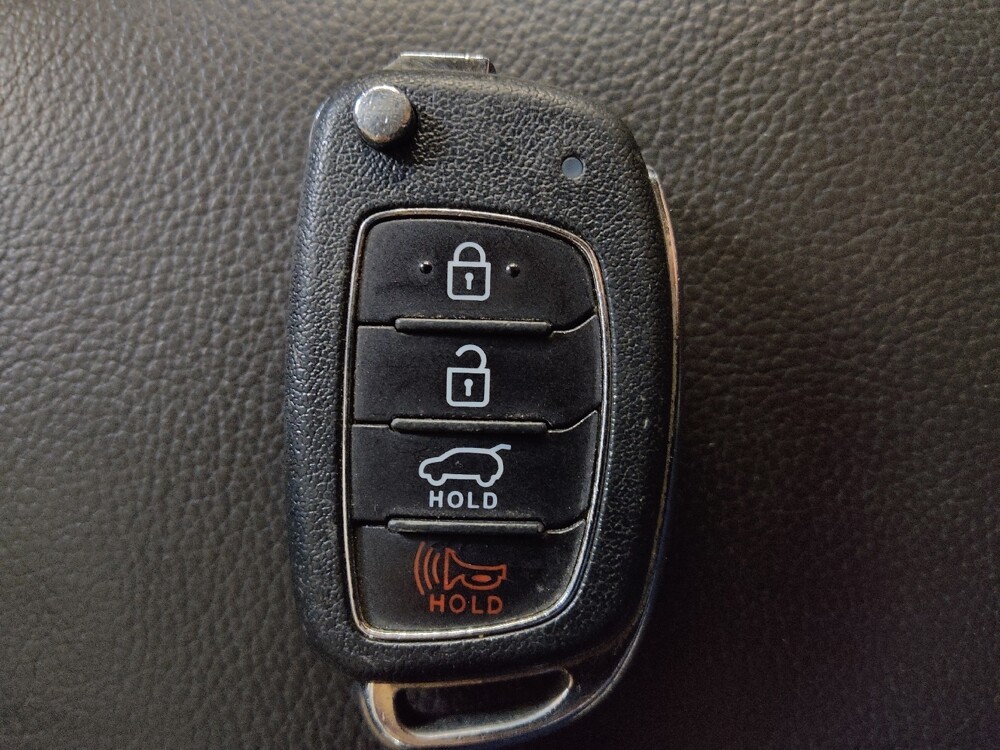 2017 Hyundai Santa Fe in Knoxville, TN 37923 - 18111789 32