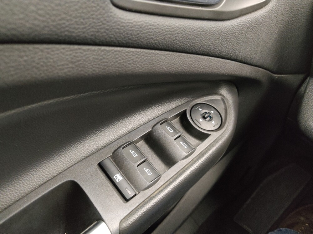 2018 Ford Escape in St. Louis, MO 63136 - 18111798 27