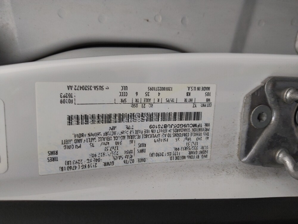 2018 Ford Escape in St. Louis, MO 63136 - 18111798 33