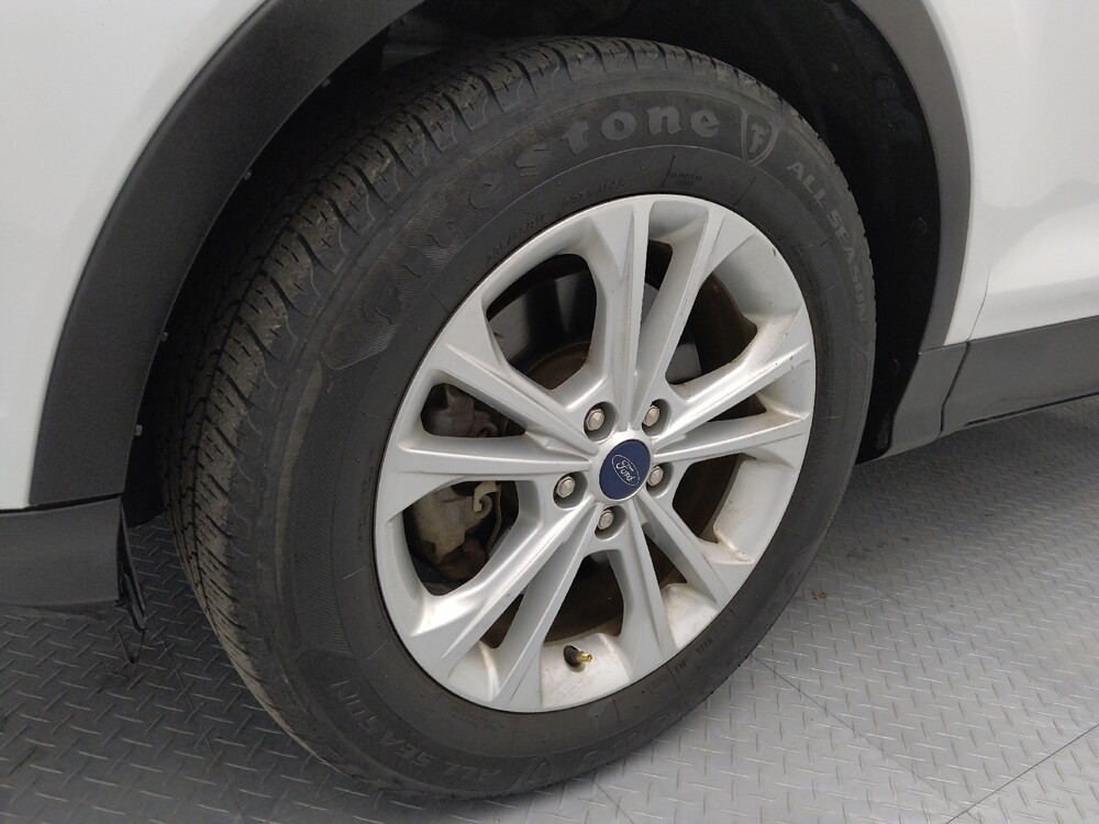 2018 Ford Escape in St. Louis, MO 63136 - 18111798 31