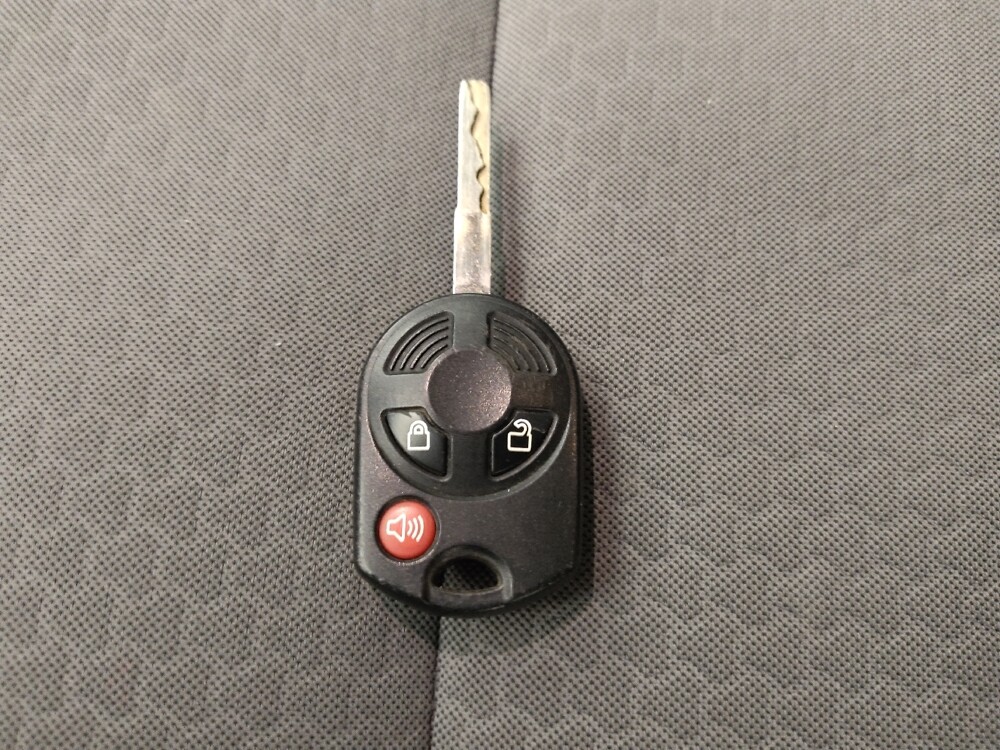 2018 Ford Escape in St. Louis, MO 63136 - 18111798 32