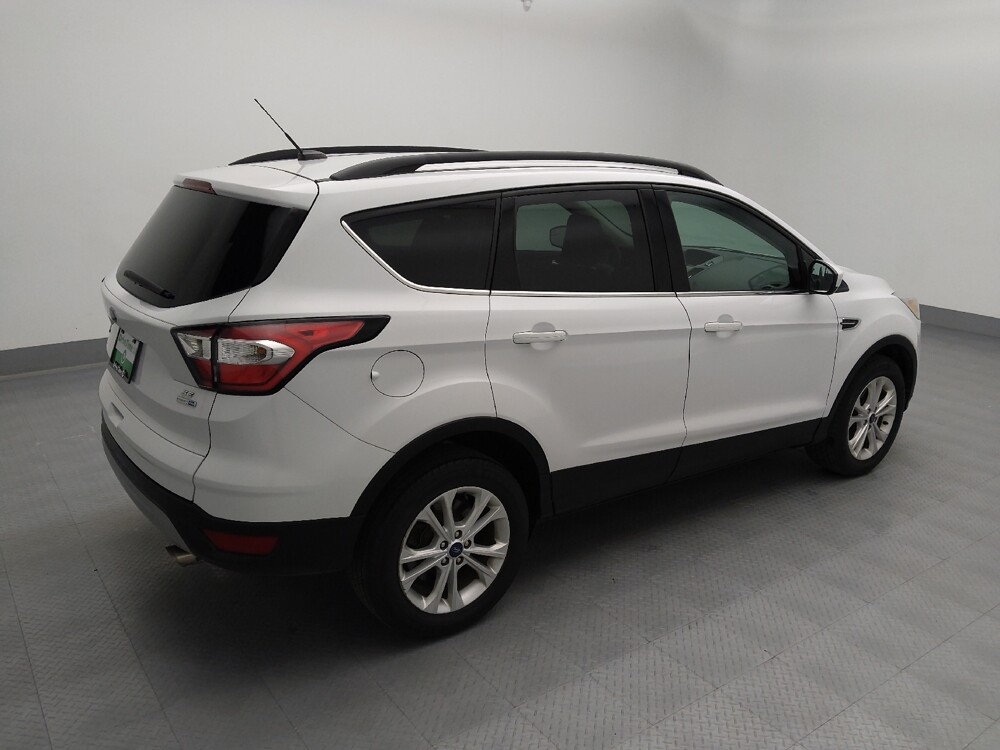 2018 Ford Escape in St. Louis, MO 63136 - 18111798 10