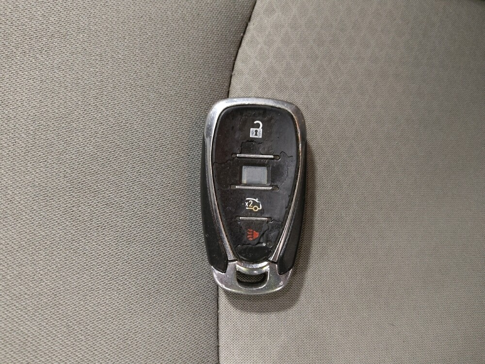 2017 Chevrolet Malibu in Columbus, OH 43231 - 18111800 32