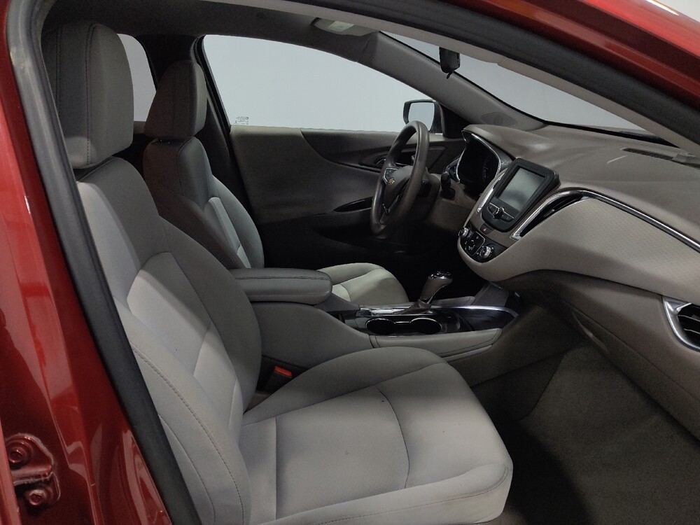 2017 Chevrolet Malibu in Columbus, OH 43231 - 18111800 21