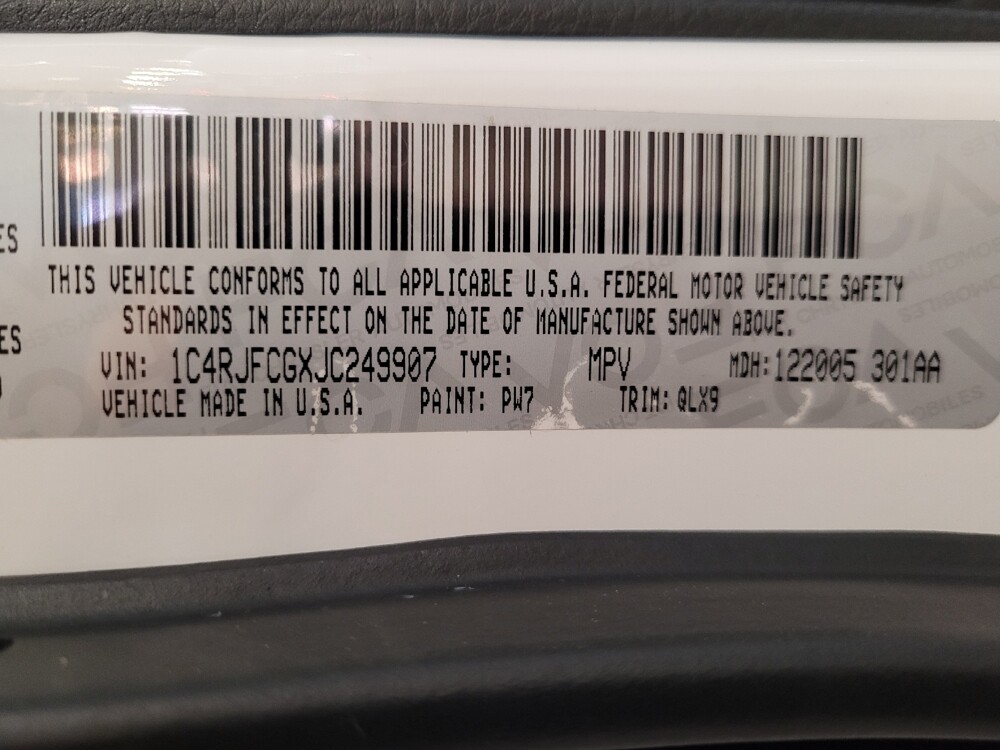 2018 Jeep Grand Cherokee in Hialeah, FL 33014 - 18111816 33