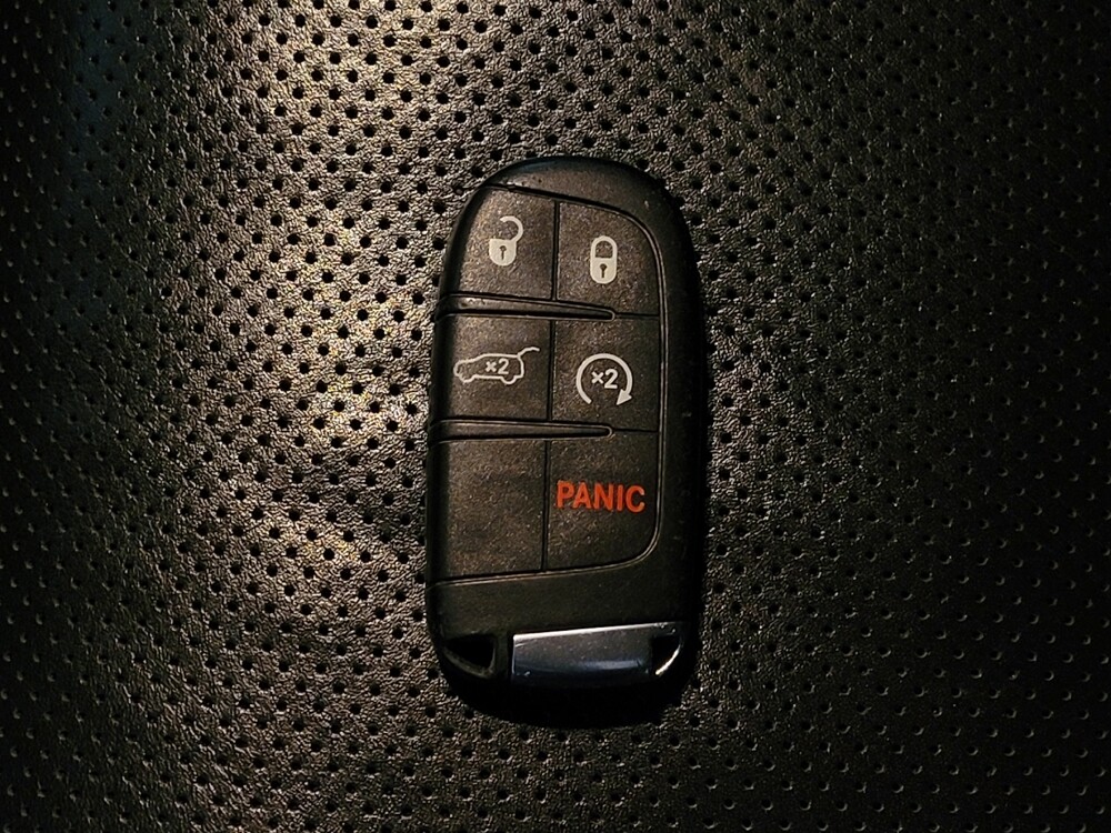 2018 Jeep Grand Cherokee in Hialeah, FL 33014 - 18111816 32