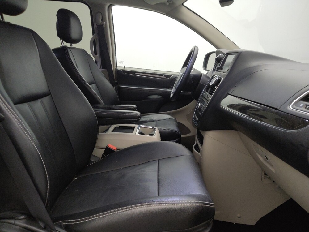 2016 Chrysler Town & Country in Denver, CO 80012 - 18111833 21
