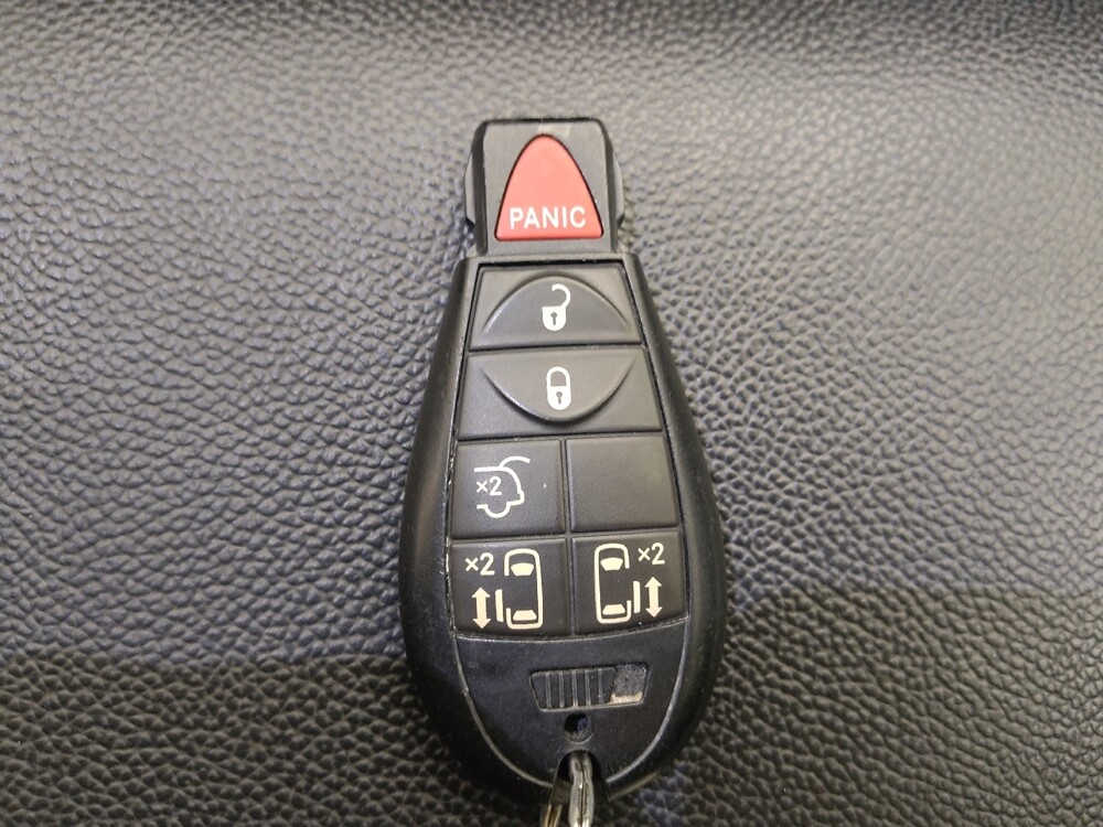 2016 Chrysler Town & Country in Denver, CO 80012 - 18111833 32