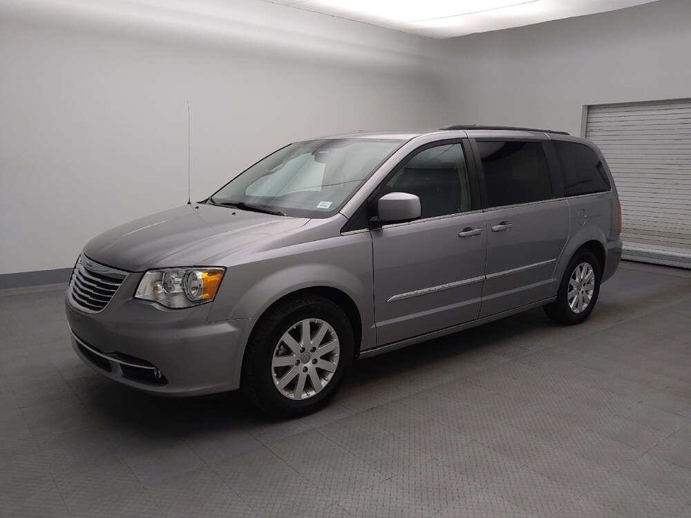 2016 Chrysler Town & Country in Denver, CO 80012 - 18111833 2