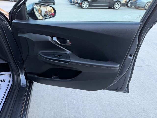 2020 Hyundai Veloster in Knoxville, TN 37920 - 18111910 10