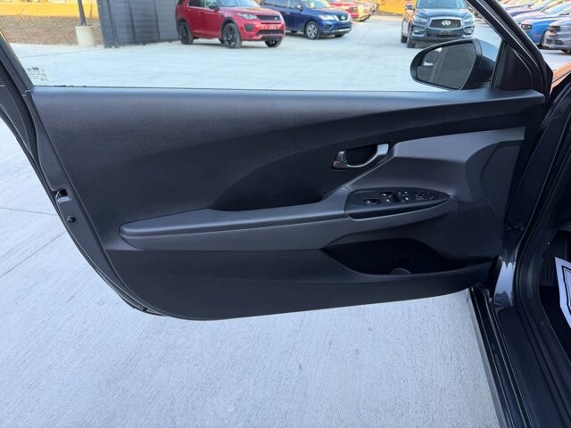 2020 Hyundai Veloster in Knoxville, TN 37920 - 18111910 7