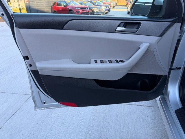 2018 Hyundai Sonata in Knoxville, TN 37920 - 18111912 7