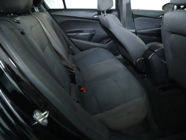 2019 Chevrolet Cruze in Bedford, OH 44146 - 18111921 31