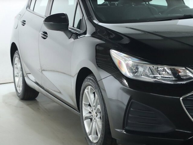 2019 Chevrolet Cruze in Bedford, OH 44146 - 18111921 8