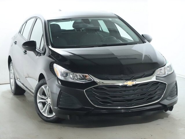 2019 Chevrolet Cruze in Bedford, OH 44146 - 18111921 2