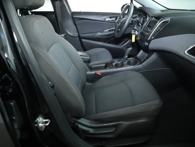 2019 Chevrolet Cruze in Bedford, OH 44146 - 18111921 33