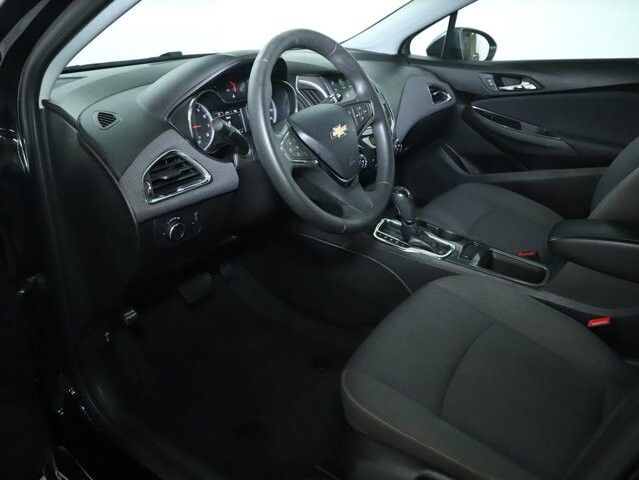 2019 Chevrolet Cruze in Bedford, OH 44146 - 18111921 17