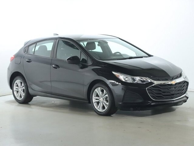 2019 Chevrolet Cruze in Bedford, OH 44146 - 18111921 9