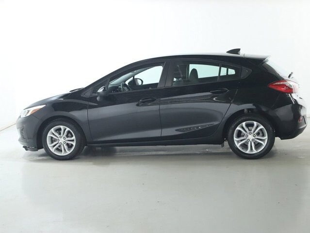 2019 Chevrolet Cruze in Bedford, OH 44146 - 18111921 37