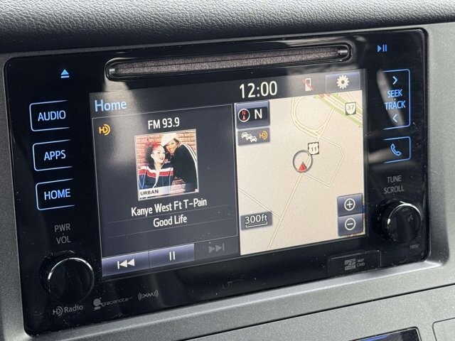 2017 Toyota Sienna in Winchester, VA 22602 - 18111932 17