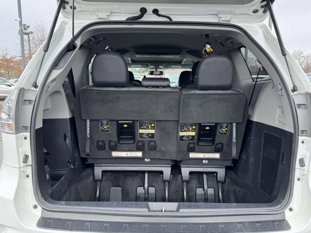 2017 Toyota Sienna in Winchester, VA 22602 - 18111932 12