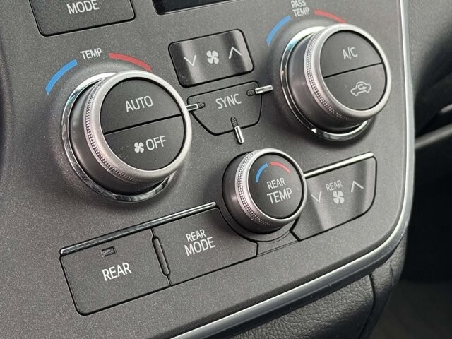 2017 Toyota Sienna in Winchester, VA 22602 - 18111932 20