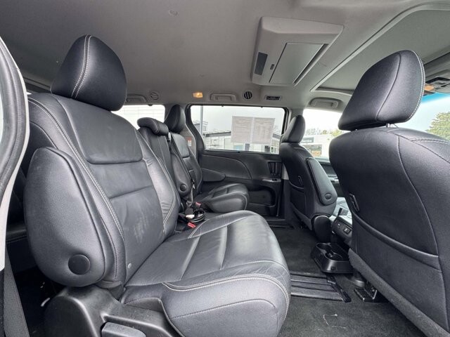 2017 Toyota Sienna in Winchester, VA 22602 - 18111932 11