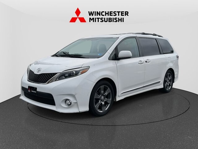 2017 Toyota Sienna in Winchester, VA 22602 - 18111932 5