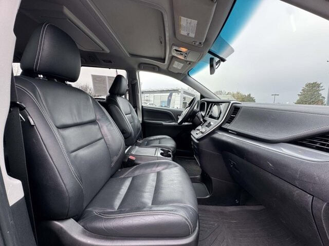 2017 Toyota Sienna in Winchester, VA 22602 - 18111932 9