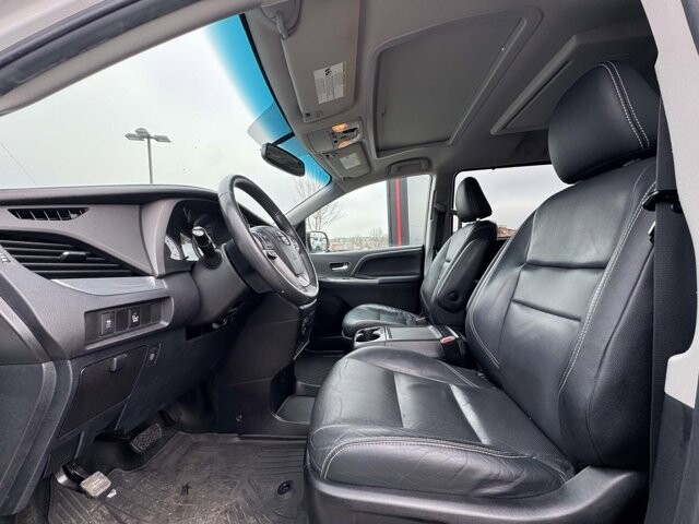 2017 Toyota Sienna in Winchester, VA 22602 - 18111932 14