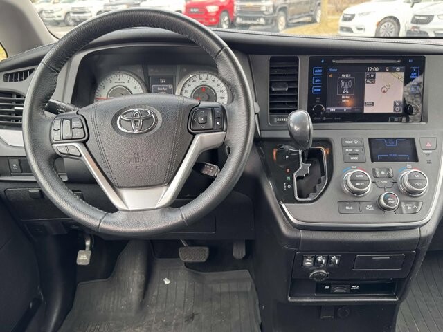 2017 Toyota Sienna in Winchester, VA 22602 - 18111932 15