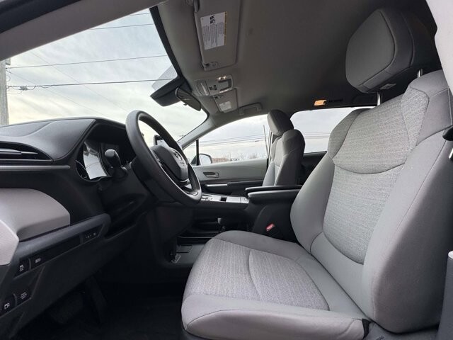 2023 Toyota Sienna in Winchester, VA 22602 - 18111940 13