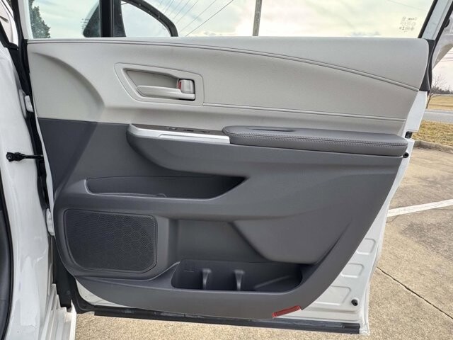 2023 Toyota Sienna in Winchester, VA 22602 - 18111940 8