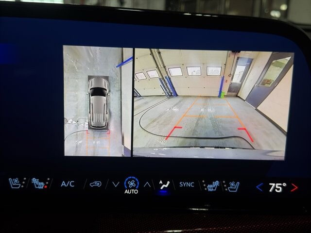 2025 Chevrolet Traverse in Burlington, WI 53105 - 18111951 30