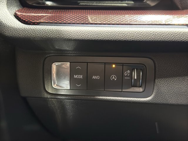 2025 Chevrolet Traverse in Burlington, WI 53105 - 18111951 33