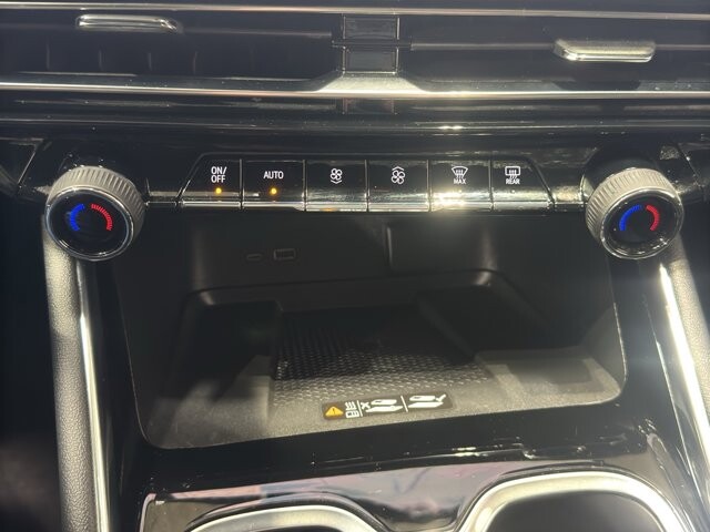 2025 Chevrolet Traverse in Burlington, WI 53105 - 18111951 32