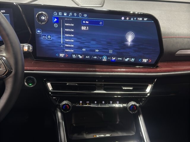 2025 Chevrolet Traverse in Burlington, WI 53105 - 18111951 29