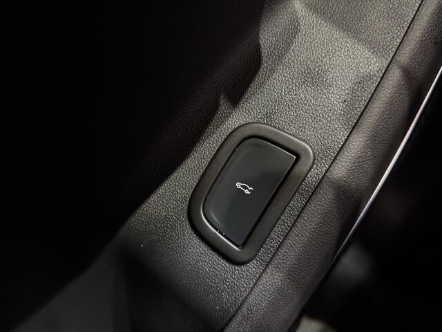 2025 Chevrolet Traverse in Burlington, WI 53105 - 18111951 37