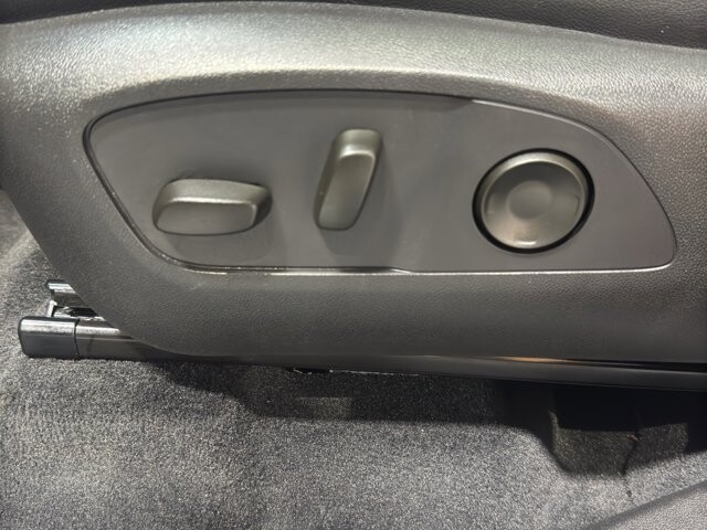 2025 Chevrolet Traverse in Burlington, WI 53105 - 18111951 16