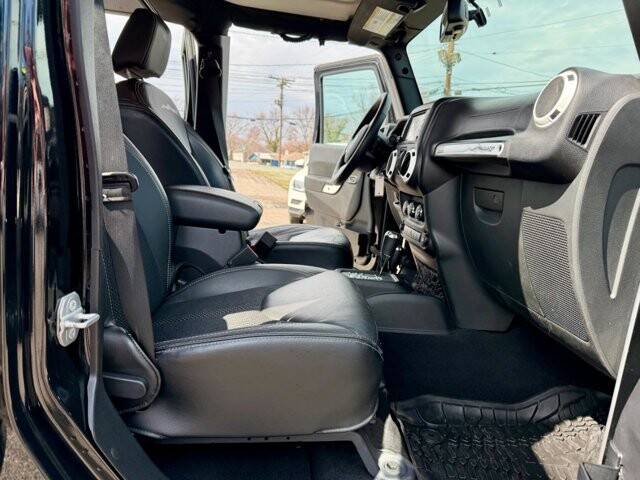 2015 Jeep Wrangler in Baltimore, MD 21225 - 18111953 16