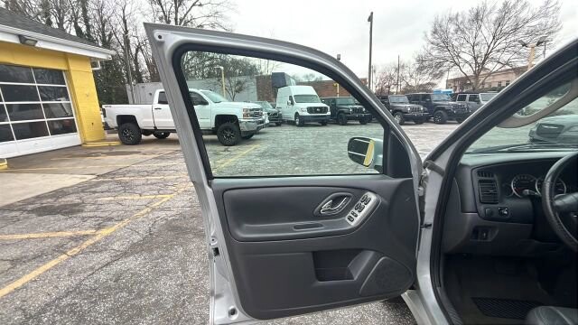 2005 Mazda Tribute in Greenville, SC 29607 - 18111957 29