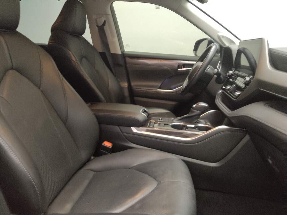2020 Toyota Highlander in Round Rock, TX 78664 - 18111992 21