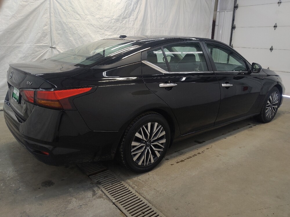 2024 Nissan Altima in Cincinnati, OH 45255 - 18111997 10